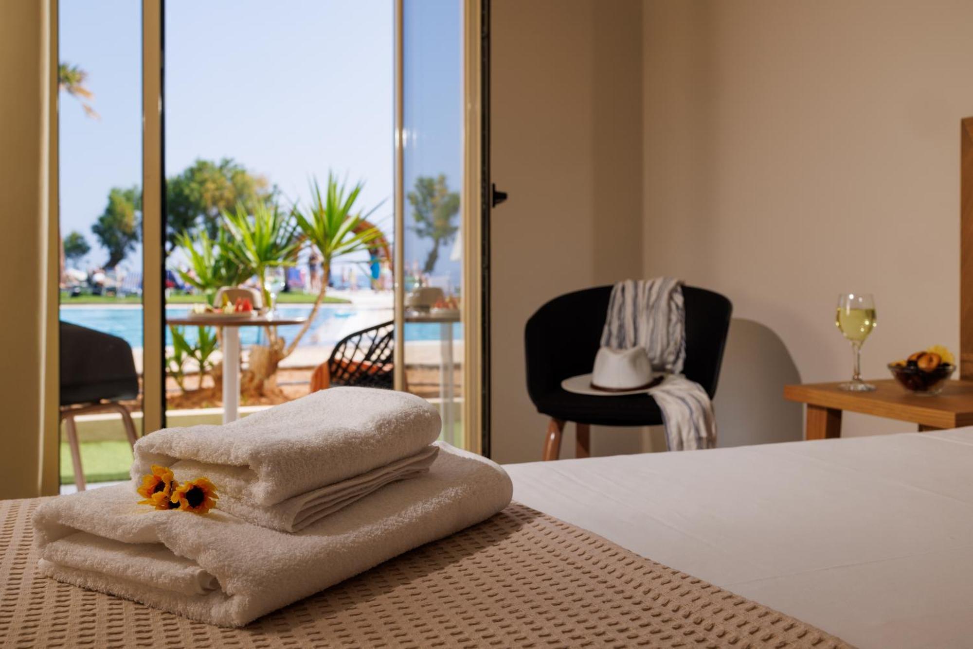 Malia Bay Beach Hotel & Bungalows المظهر الخارجي الصورة